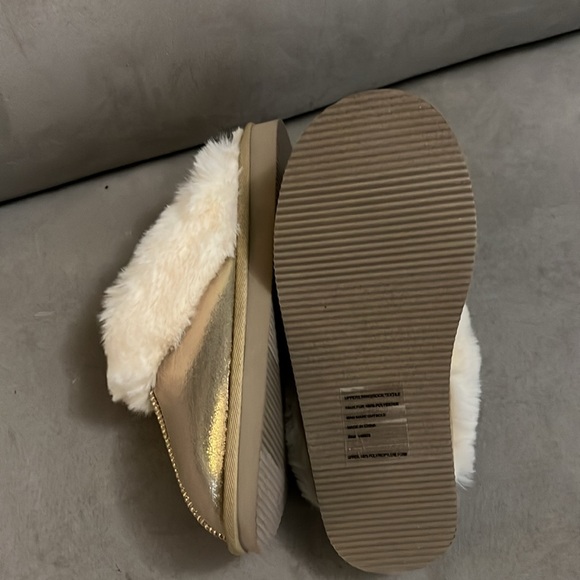 Glam Champagne slippers!! - Picture 2 of 3